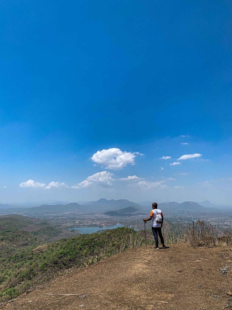 उत्तरेकडे दिसणारं विहंगम दृश्य - उसगांवचे धरण आणि वज्रेश्वरी
