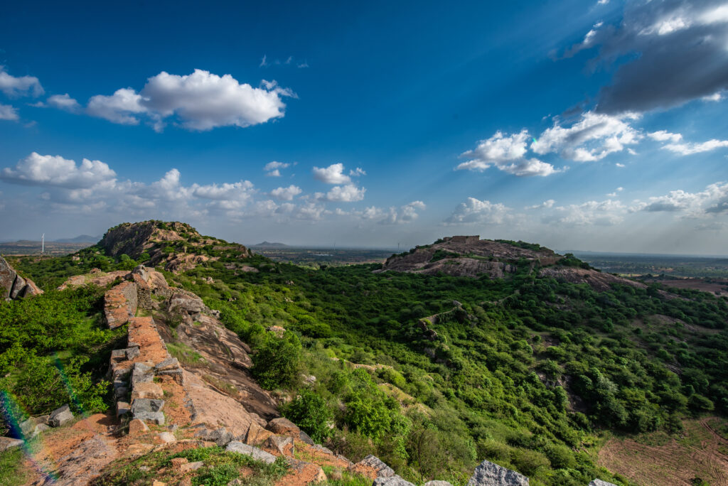३ टेकड्यांवर पसरलेला कनकुप्पे दुर्ग!