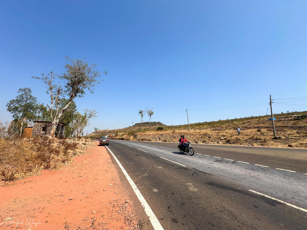 हुक्केरी-गोकाक रस्त्यालगत दिमाखात उभा असलेला होन्नुरगड!