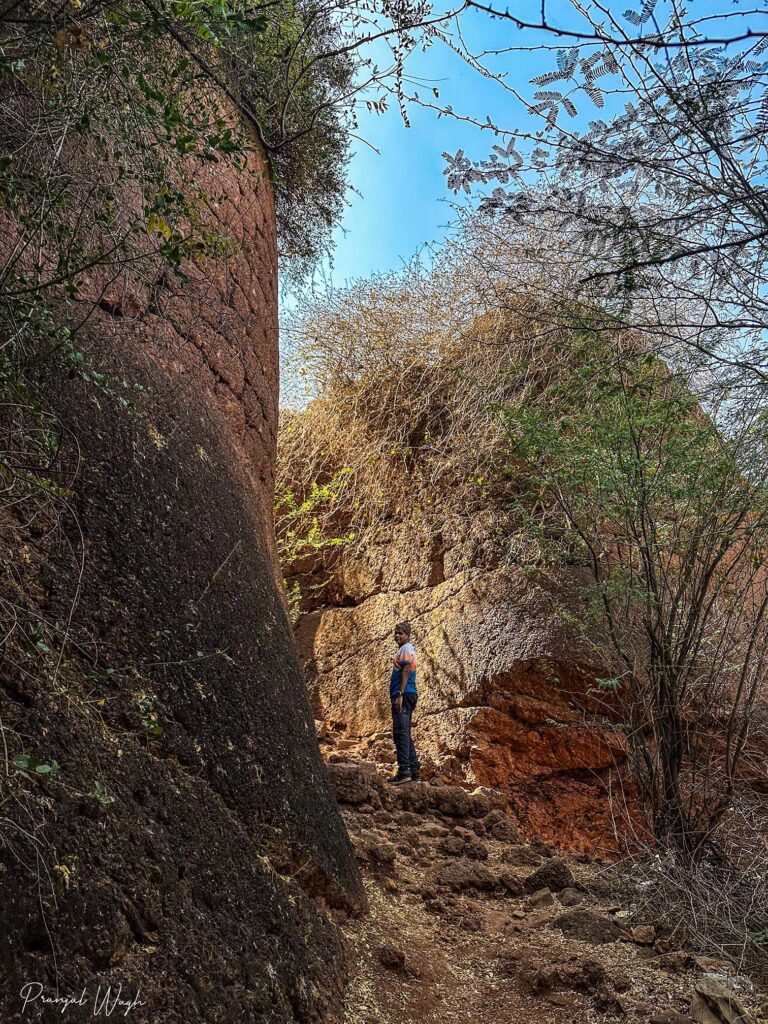 होन्नुरगड - मराठा शैलीतले गोमुखी प्रवेशद्वार