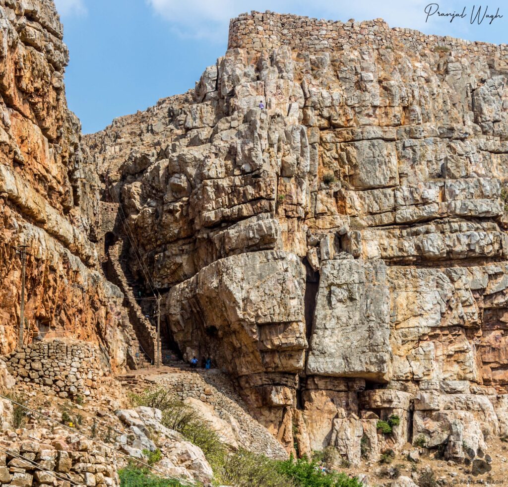 परशुराम गुहेकडे उतरणारी वाट!