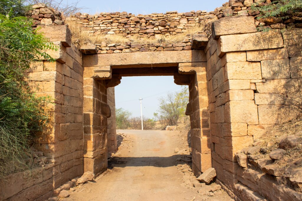 तोरगळचा चालुक्य कालीन दरवाजा