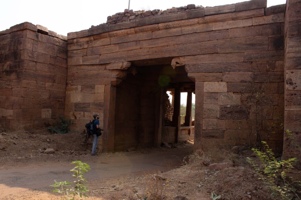 तोरगळचा चालुक्य कालीन दरवाजा