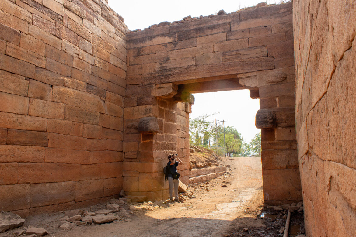 तोरगळचा चालुक्य कालीन दरवाजा