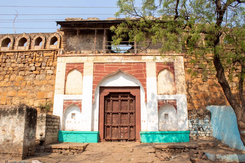 शिंदेंनी बांधलेला तोरगळचा बालेकिल्ला